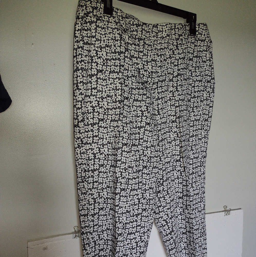 Kim Rogers New Women's Pants Capris Size 12 Average Waist is 34 Inseam 23 Org.44